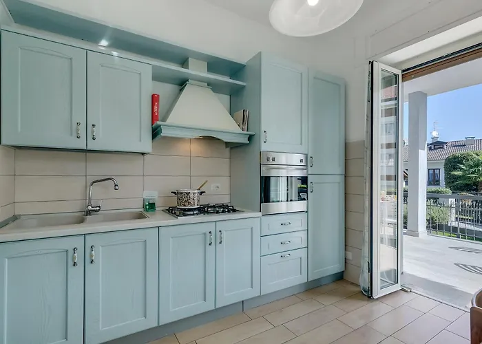 Апартаменты Il Giardino Di Dante Center - Happy Стреза